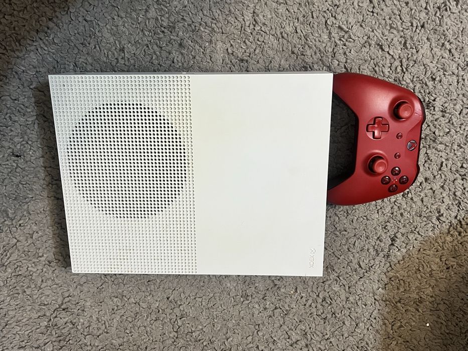Xbox One S 500 GB 100 игр
