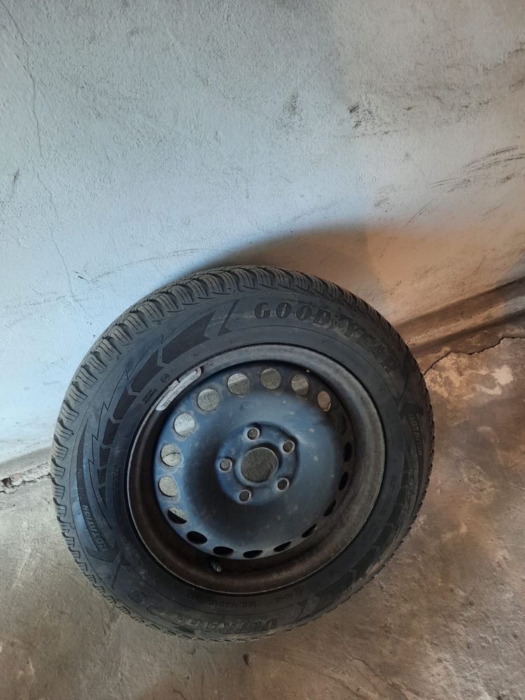 Sprzedam Opony wielosezonowe Goodyear r15 195/65