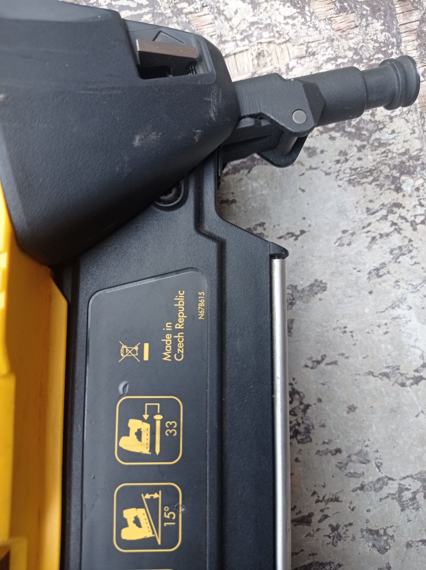 DeWALT DCN890 пистолет акамуляторный по бетону и металу