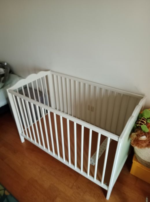 Berço lacado branco