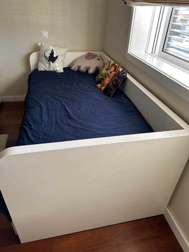 Vendo cama solteiro lacada (nao IKEA) com gavetao adicional