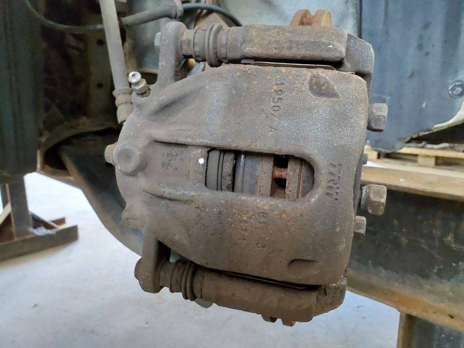 Pinça travão / maxila de travão frente esquerda NISSAN Micra IV (K13)