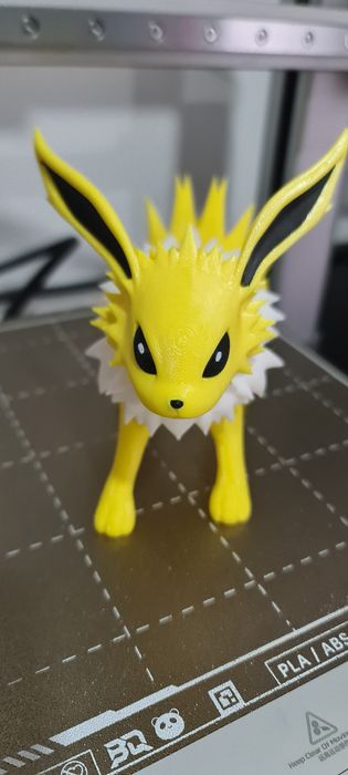 Pokemon Jolteon cerca de 14cm