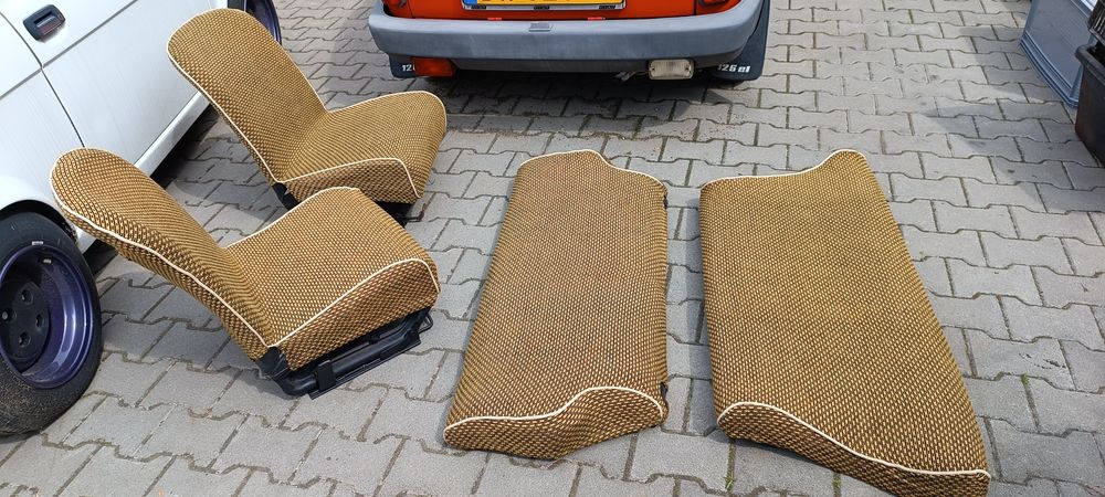 Fiat 126p fotele wąskie kanapa tylna i oparcie z nowymi pokrowcami