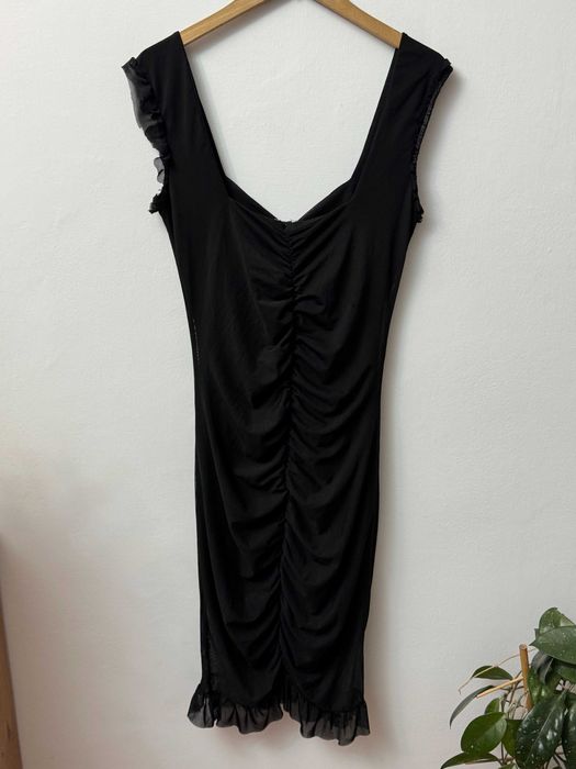 Sukienka imprezowa z falbankami koktajlowa kolan sukieneczka Nakd S 36