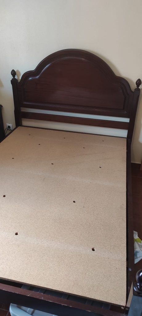 Conjunto Cama de Casal completa mais mesa de cabeceira