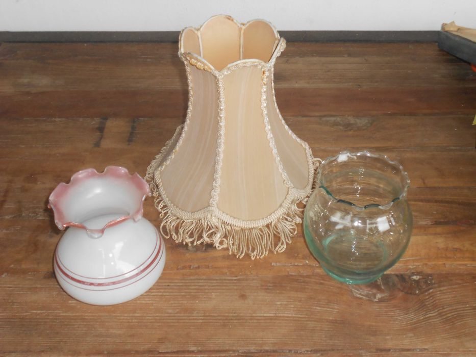 Abajour antigo tecido globo chamine vidro e jarra vidro