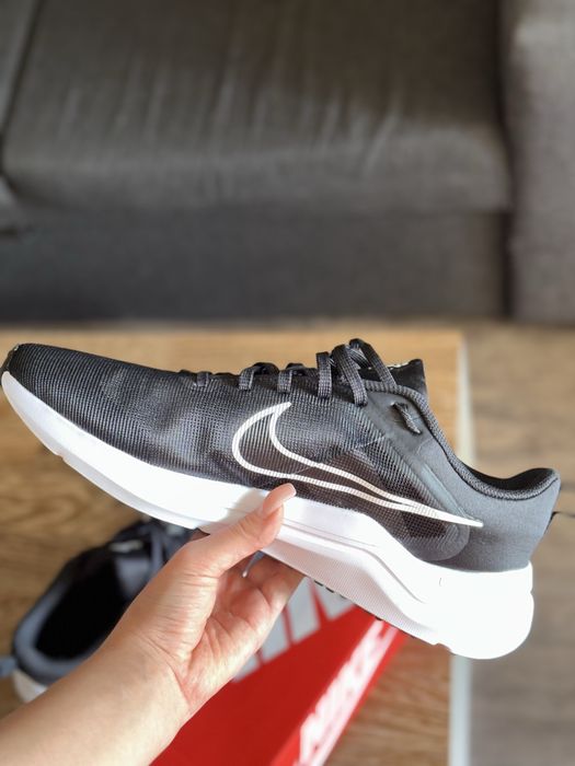 кросівки Nike абсолютно нові