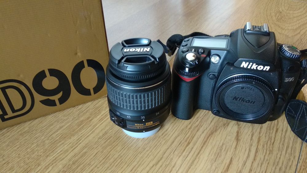 Câmera Nikon D90 com objectiva, como nova