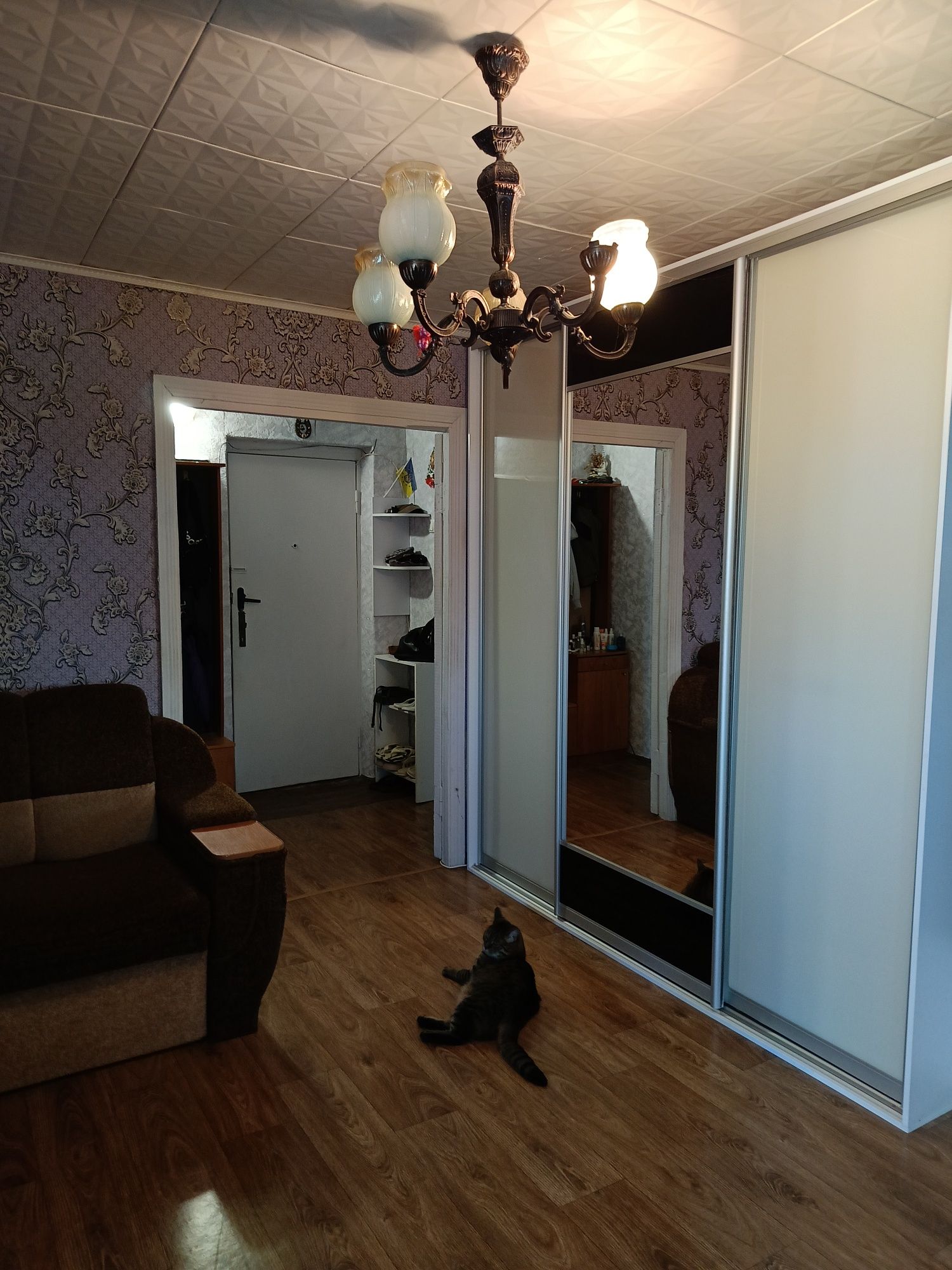 Продам 2 квартиру, частково  меблі, власна кладовка, вул.Г.Сталінграда