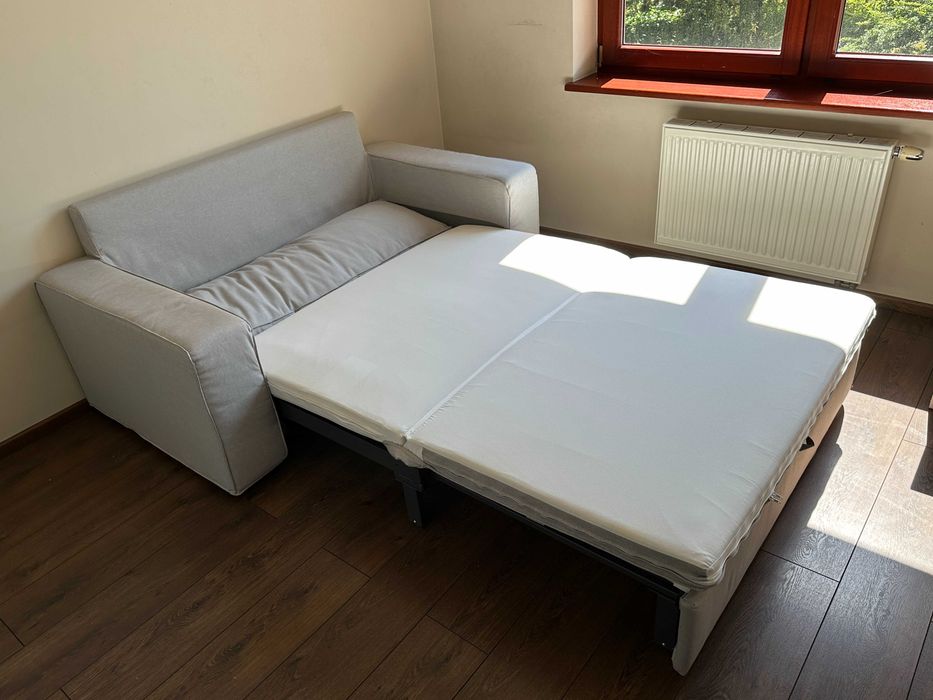 Kanapa IKEA VILASUND – rozkładana, z pojemnikiem na pościel