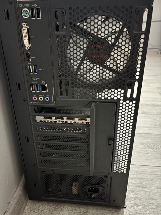 Komputer gamingowy Ryzen 5 5600 / rx 7600 OC 8gb + Monitor 240Hz