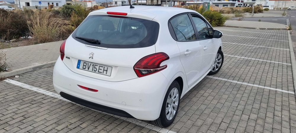 Peugeot 2008 1.2 82cv Puretech Business 40Mil Kms