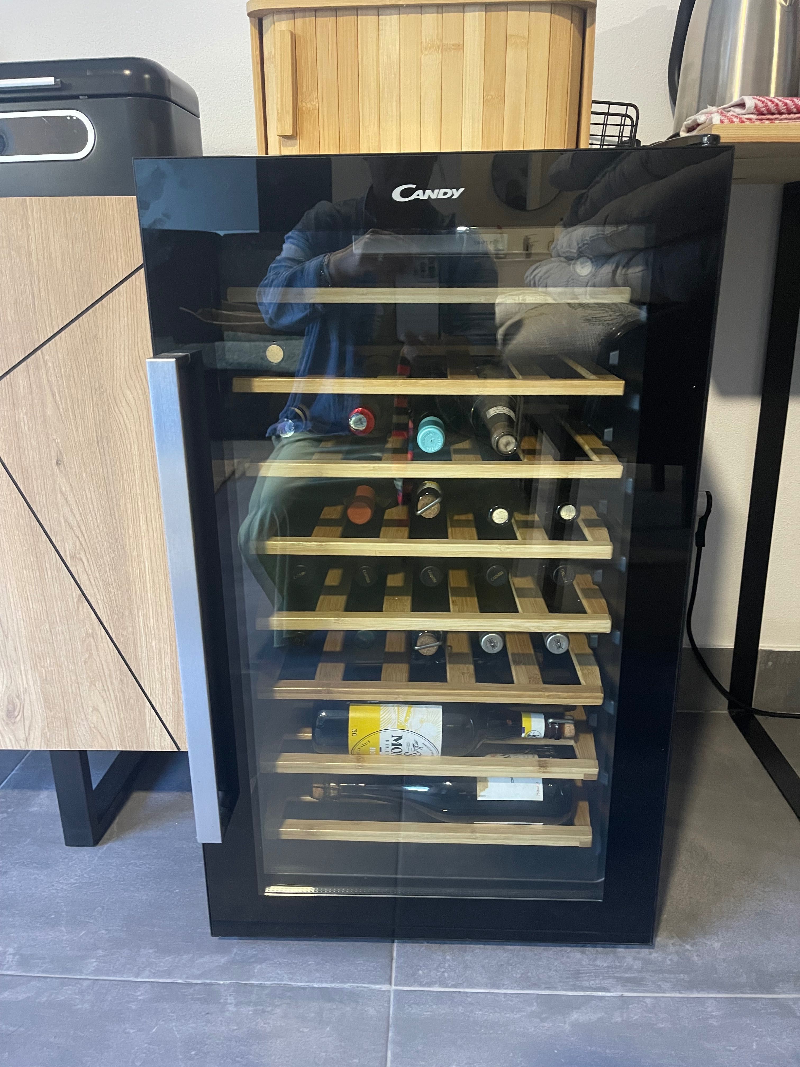 Cave de vinhos com 8 prateleiras