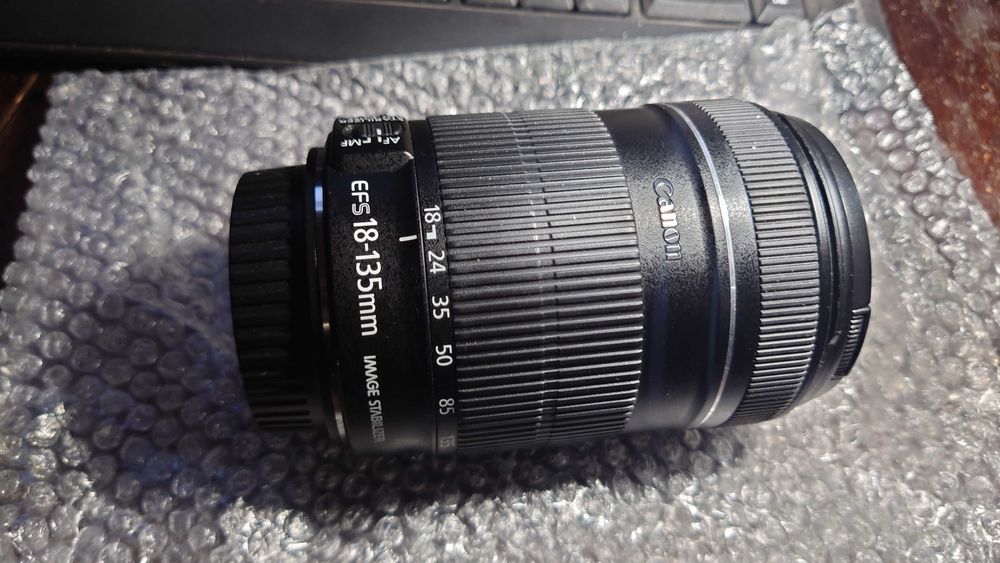 Об'єктив Canon EF-S 18-135 mm IS USM (Перша версія)