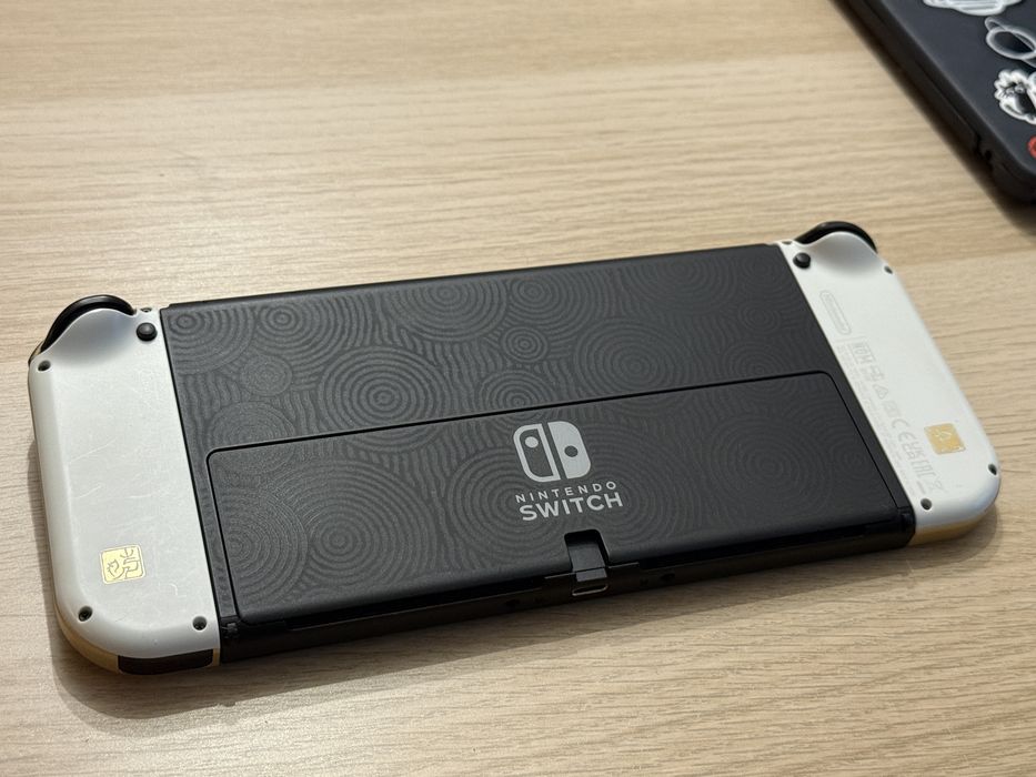 Switch OLED The Legend of Zelda: Tears of the Kingdome Edition + karta