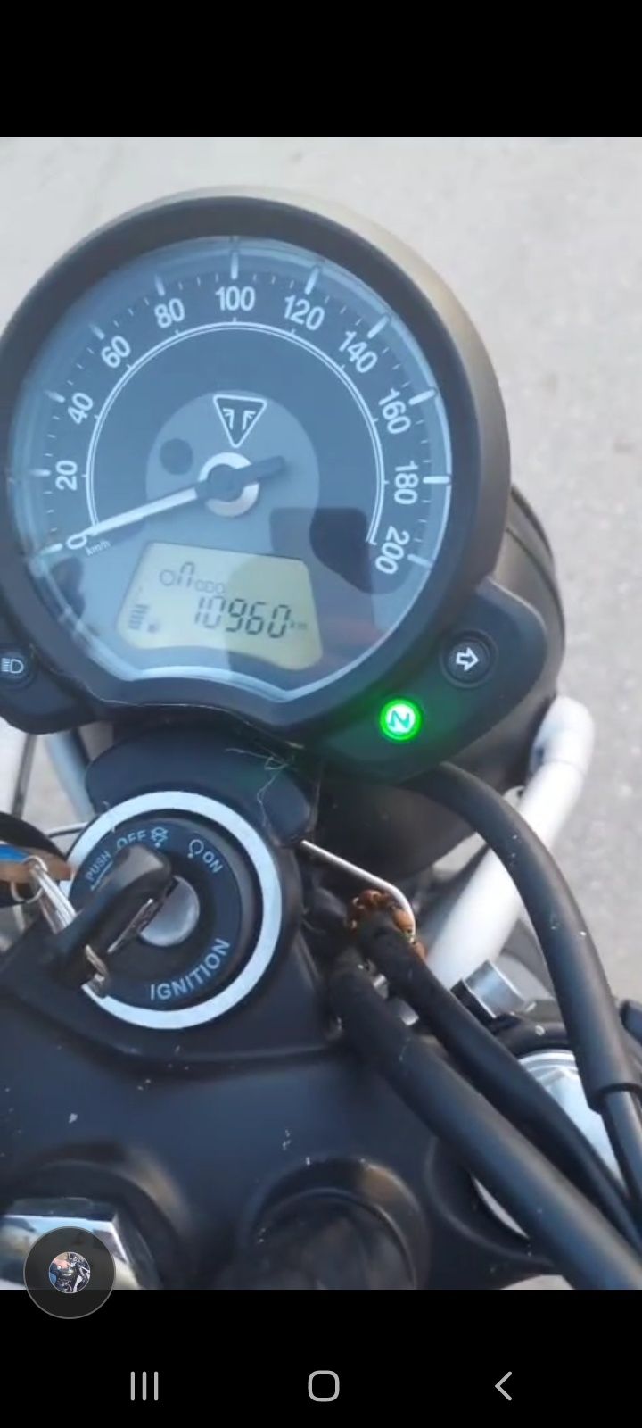 Triumph bonneville 900