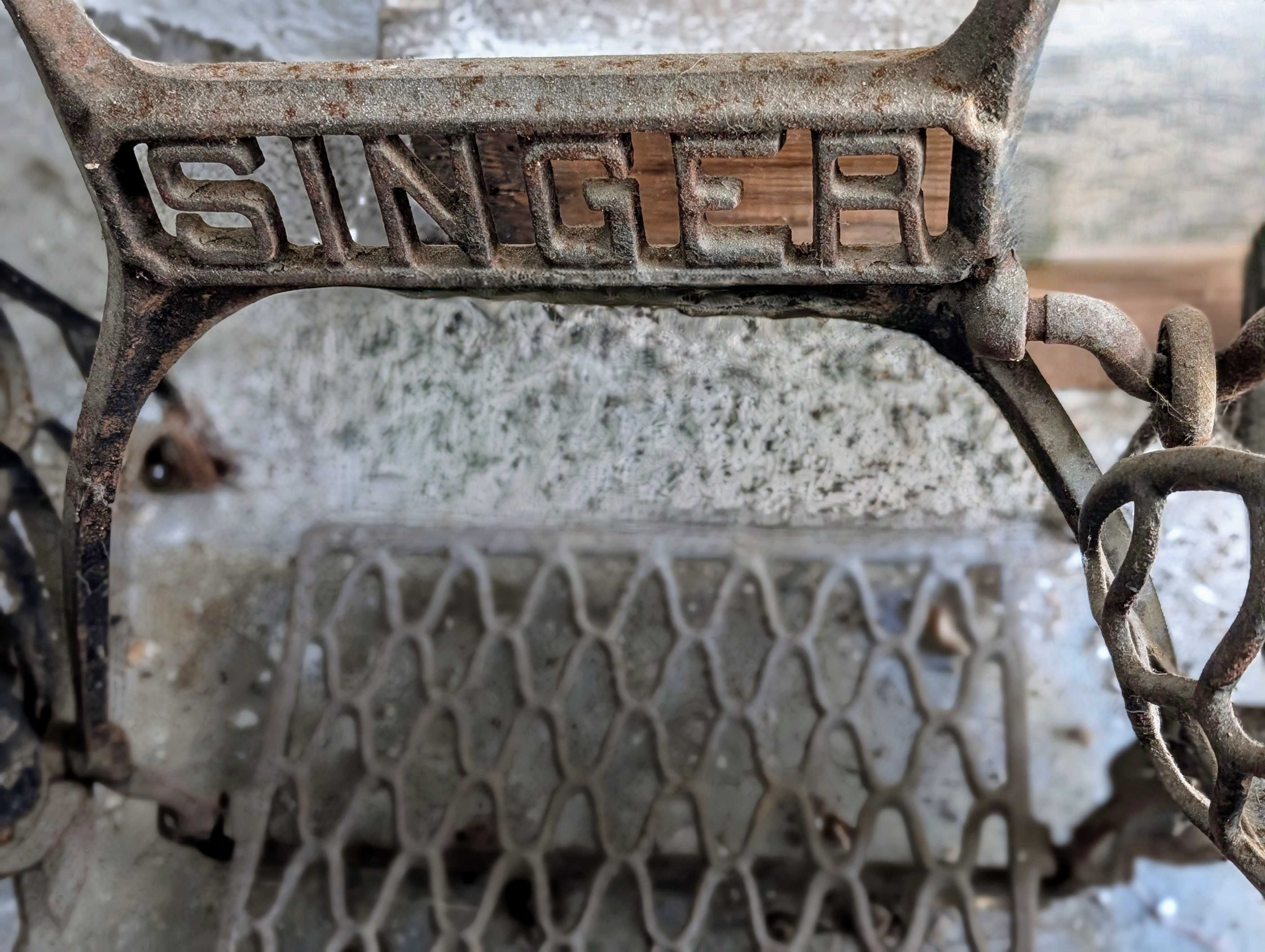 Máquina de Costura SINGER Antiga (c. 1920)
