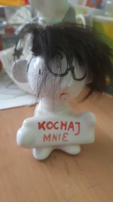 Ceramiczna figurka lata 90. Kochaj mnie