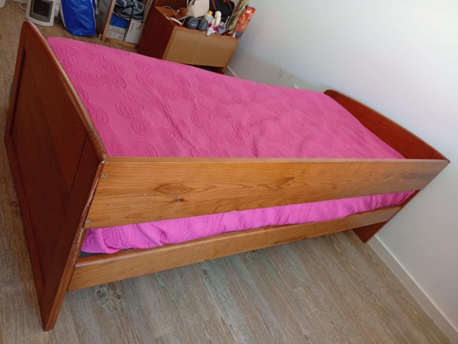 Vendo cama de pinho em bom estado