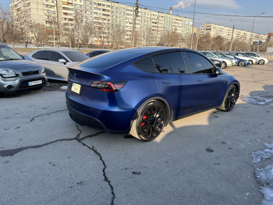 Продам TESLA Y Perfomance