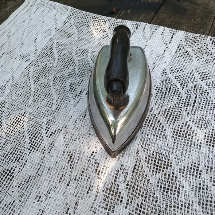 Утюг, праска металева (працює без електрики)