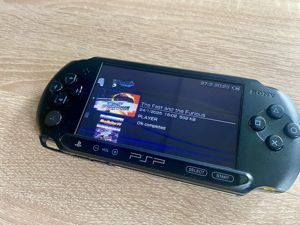 PsP E1004 stan BDB przerobiona ! Karta 32GB