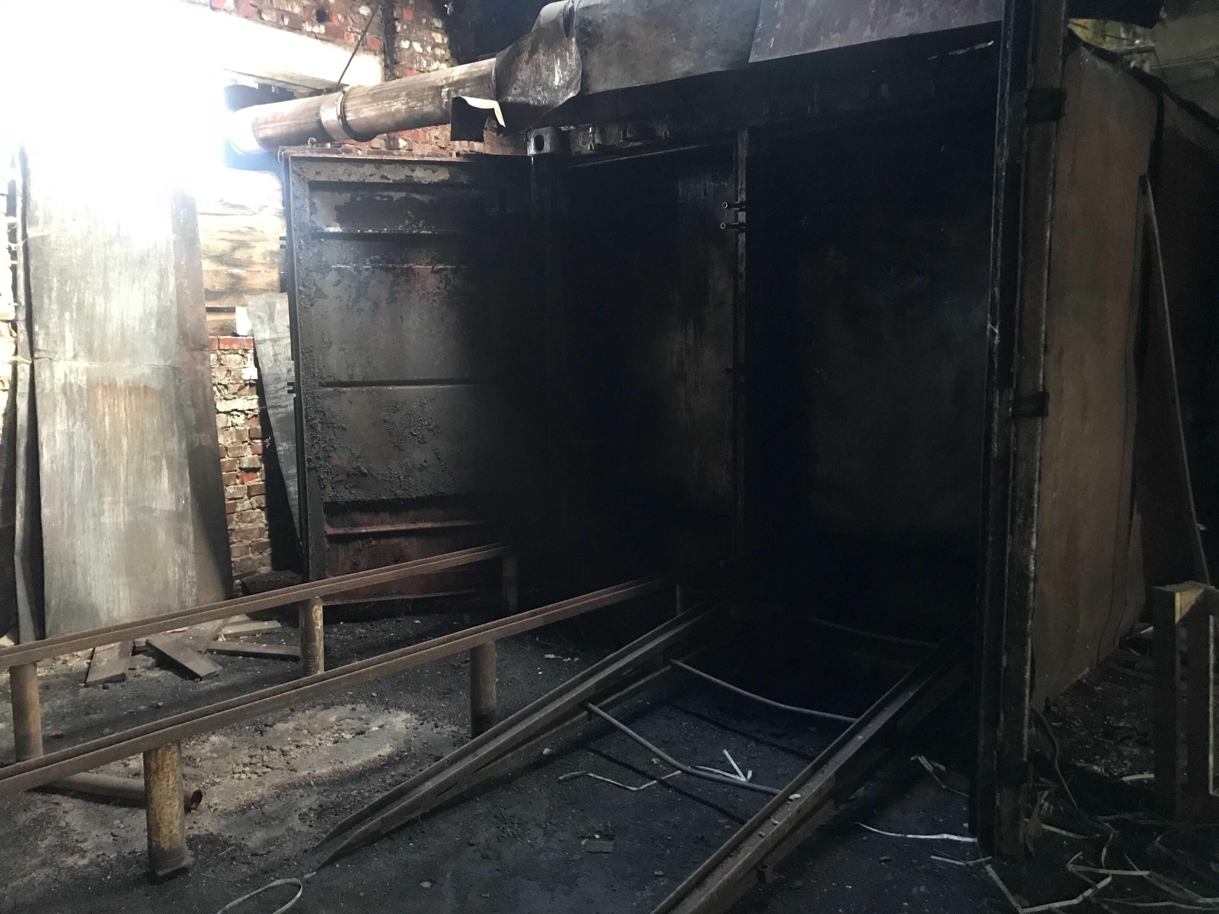 Углевыжигательная печь, печь для древесного угля.