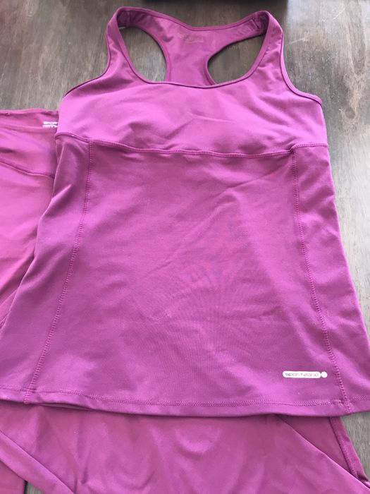 Conjunto desportivo roxo calças e top da Sportzone