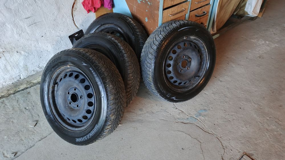 шини резина 195/65 R15 диски
Продам комплект зимо