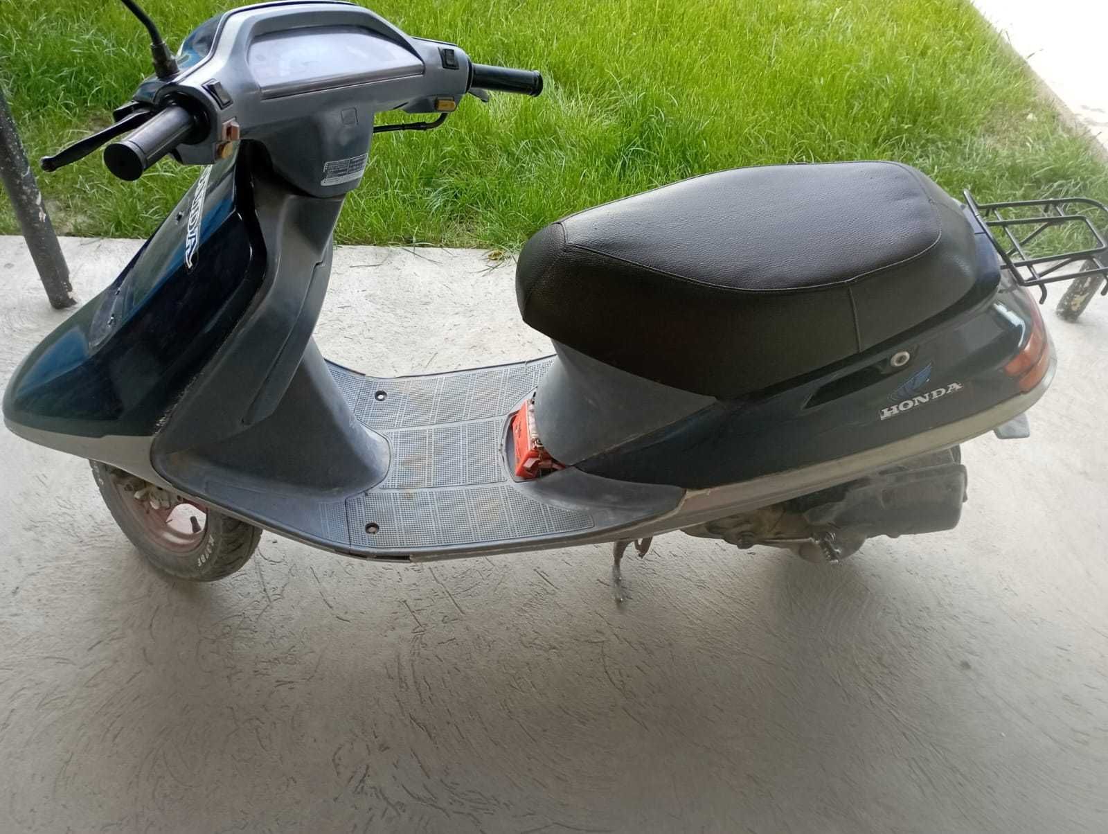 Продам скутер Honda Tact
