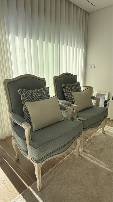 Cadeirões KA International  como novos