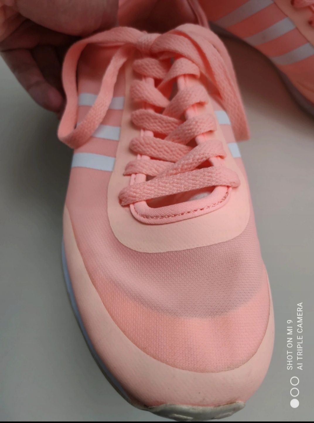 Damskie buty Adidas.