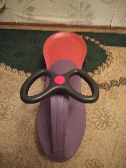 Продам детскую машинку каталку.