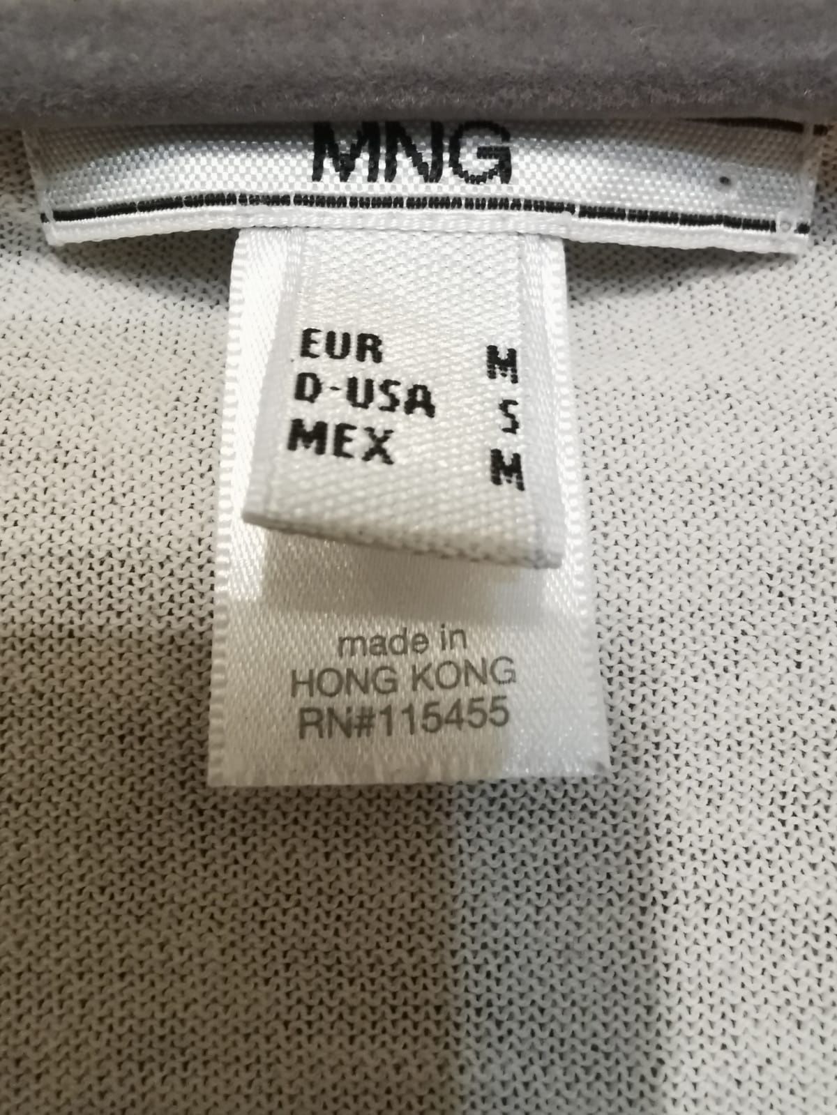 Bardzo przyjemny wiosenno-letni sweterek damski marki Mango