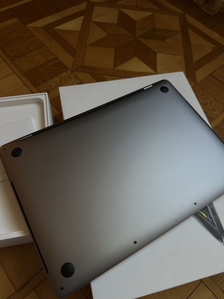 Macbook Pro 13 2016 Touchbar 8/256GB A1706/макбук про з тачбаром