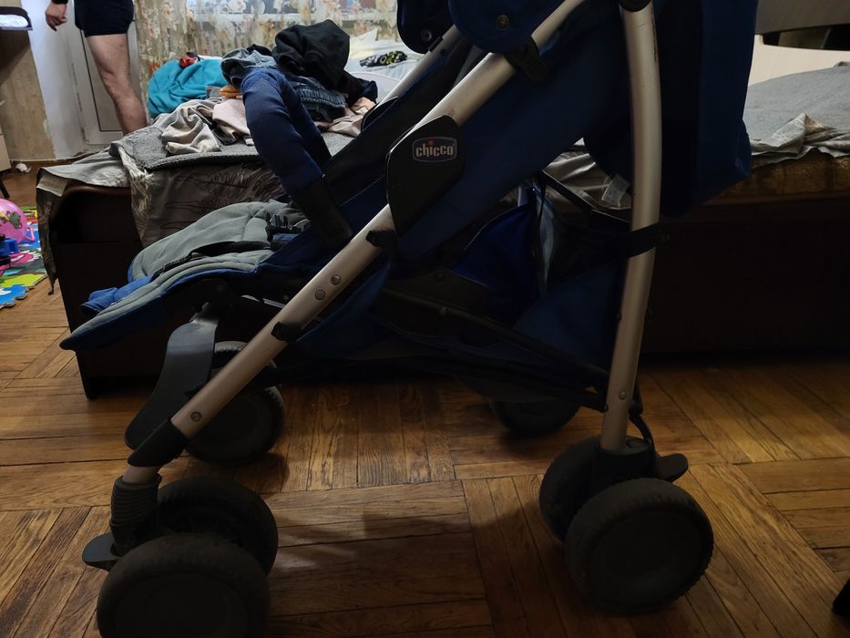 Продам прогулочную коляску Чико