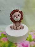 Lew z masy cukrowej na tort
