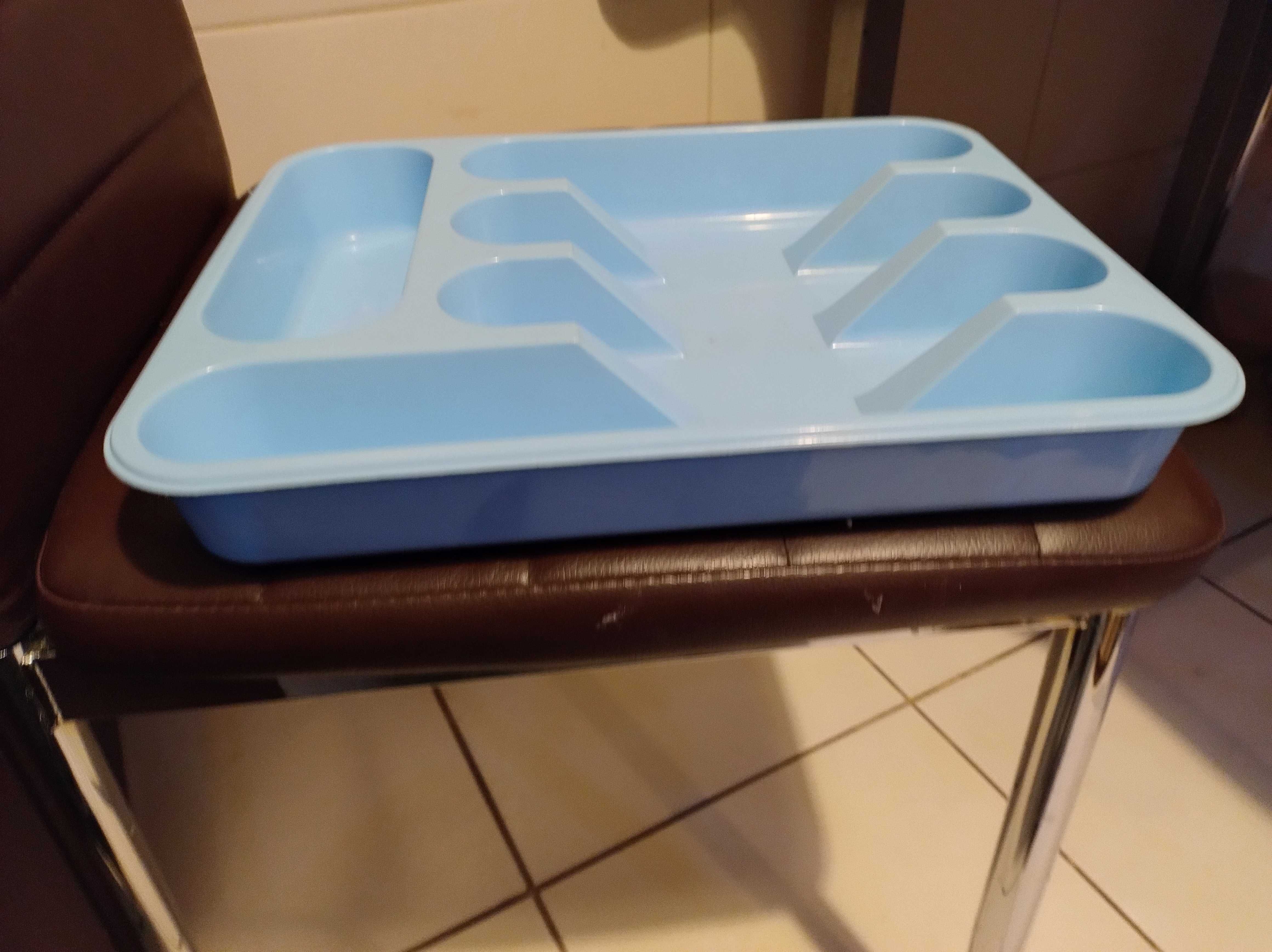 Pojemnik na sztućce plastikowy