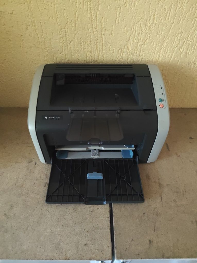 Продам принтер hp LaserJet 1010