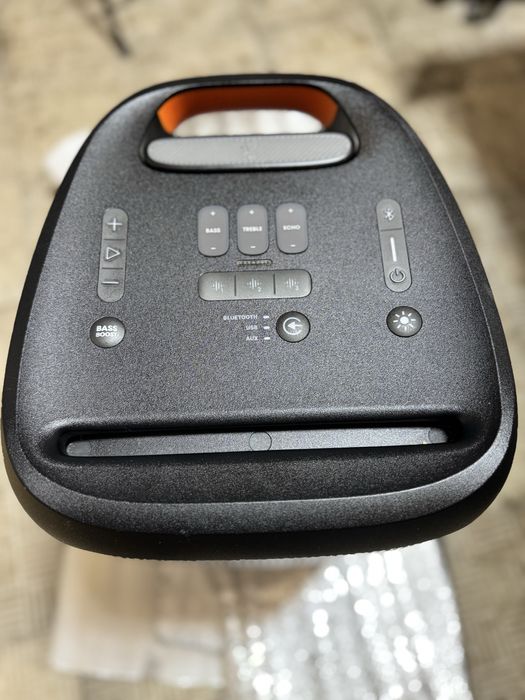 JBL partybox 310 у відміннному стані ,15 год автономної роботи при 50%