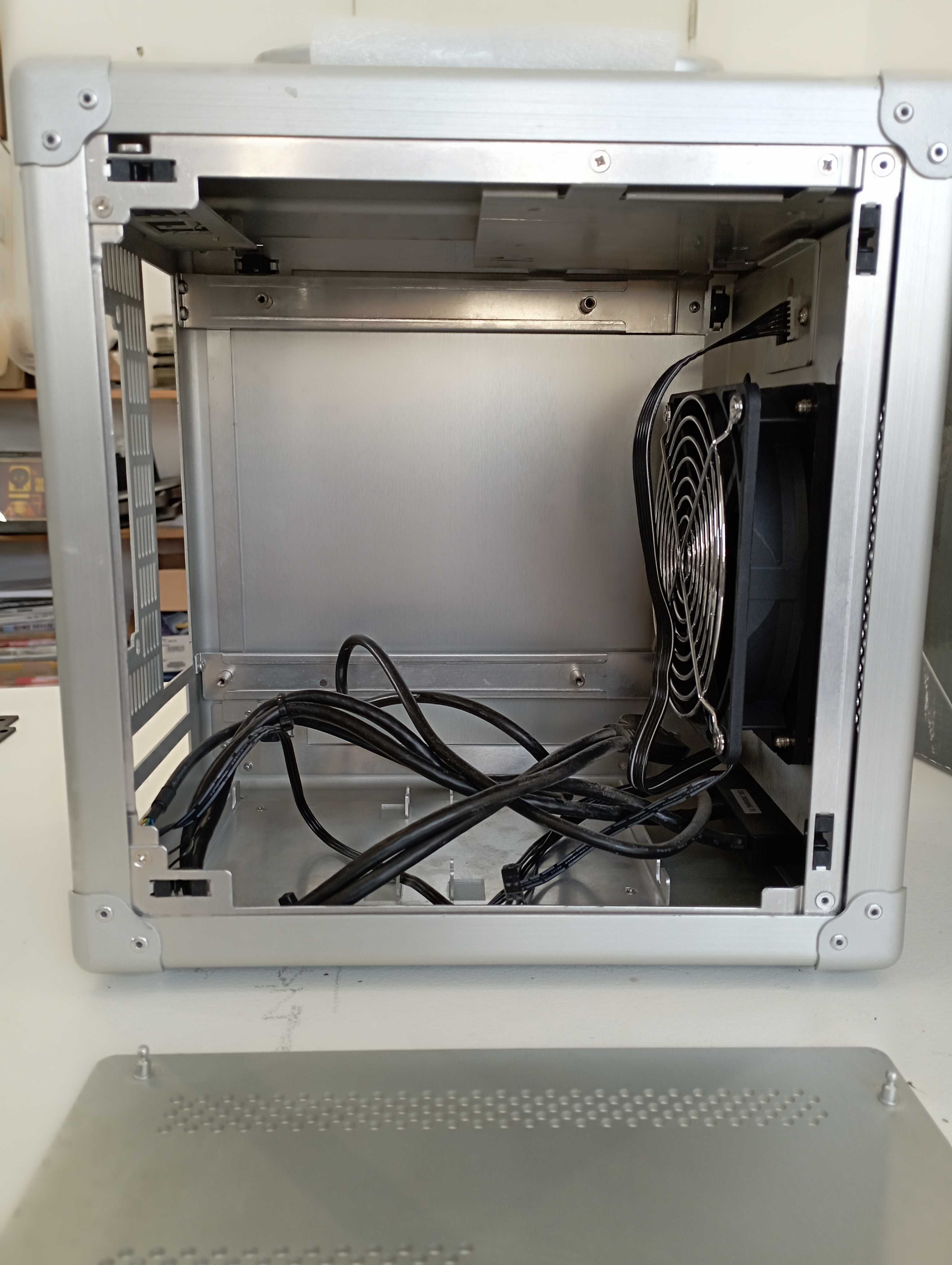 Lian Li PC-TU100 - Caixa mini-itx em aluminio