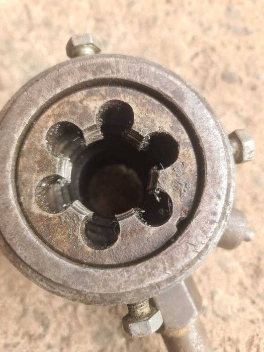 Клупп,плашки,резцы.