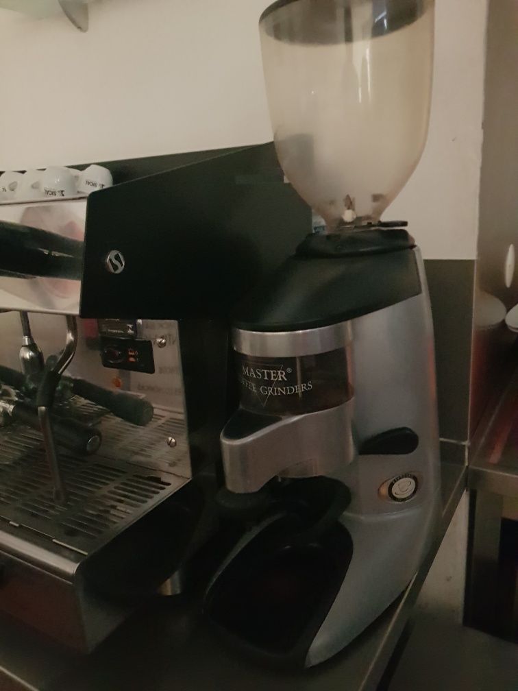 Máquina café industrial fiamma como nova e moinho