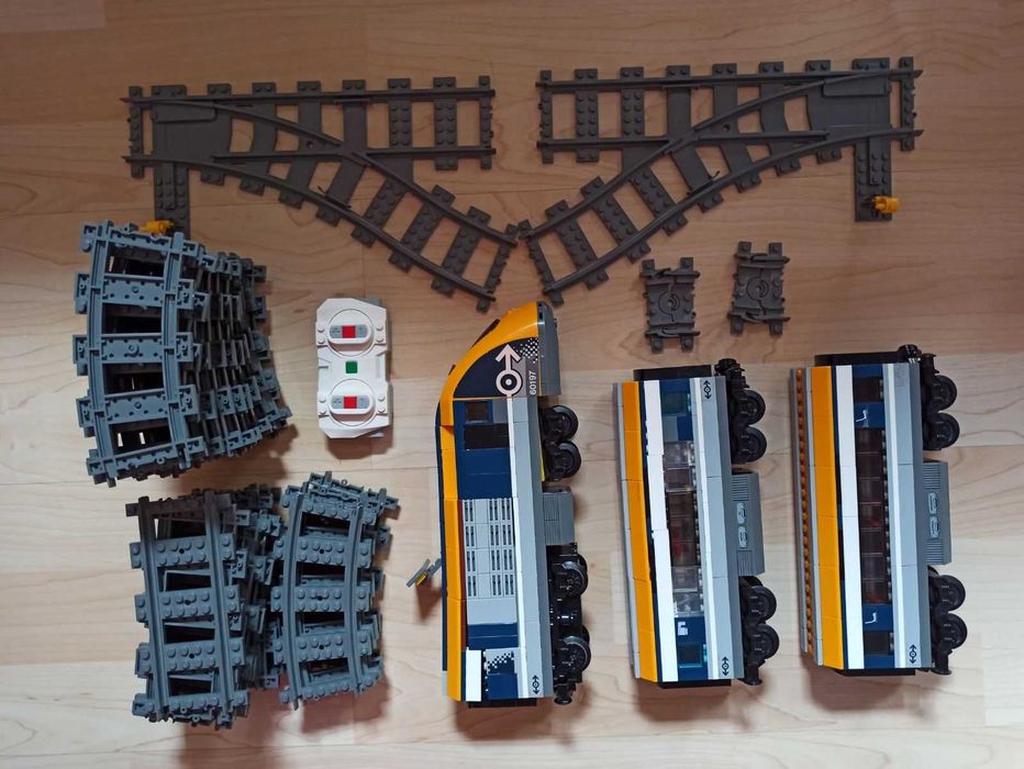 поезда LEGO с дополнительными рельсами и стрелками. Оригинал