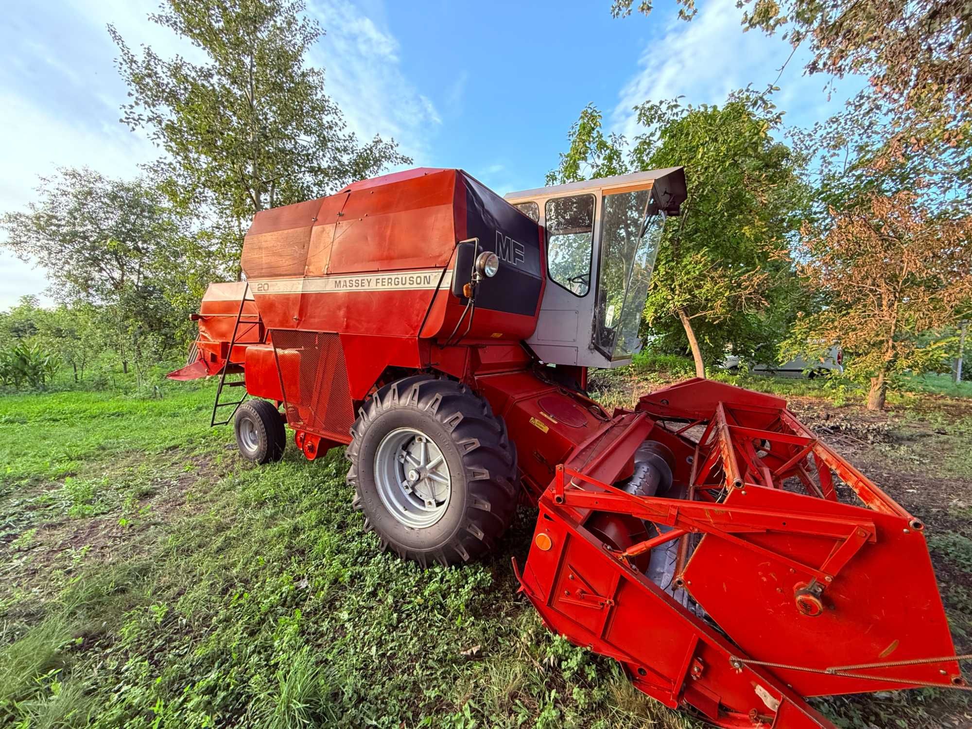 Комбайн Massey Ferguson 20