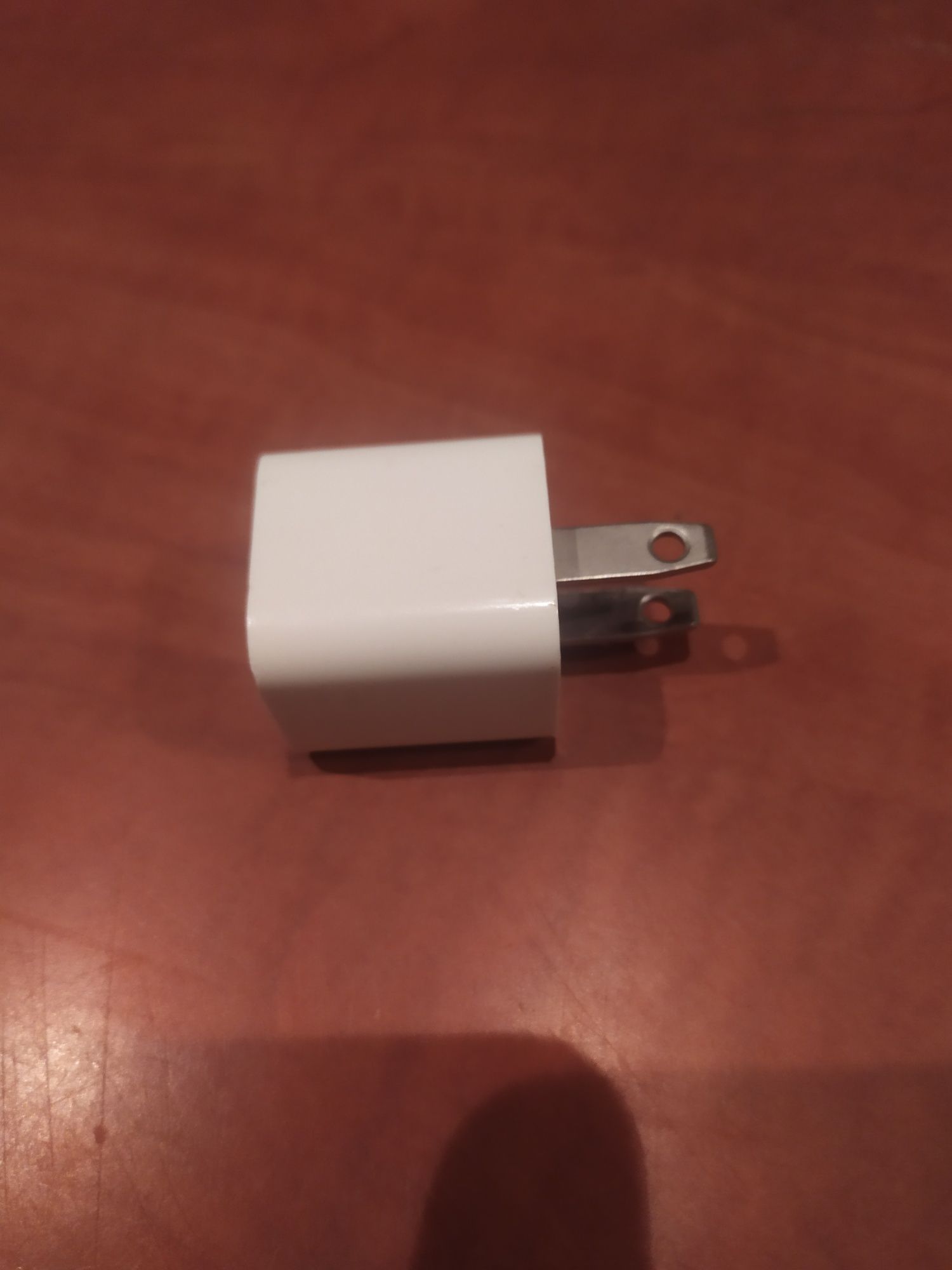 Оригинальный блок питания для iPhone 5V 1 A
