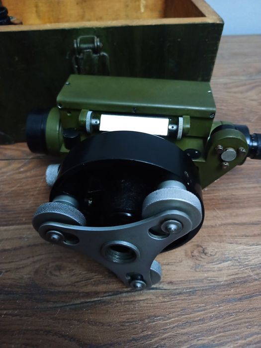 Niwelator pzo optyczny PRL NI 7