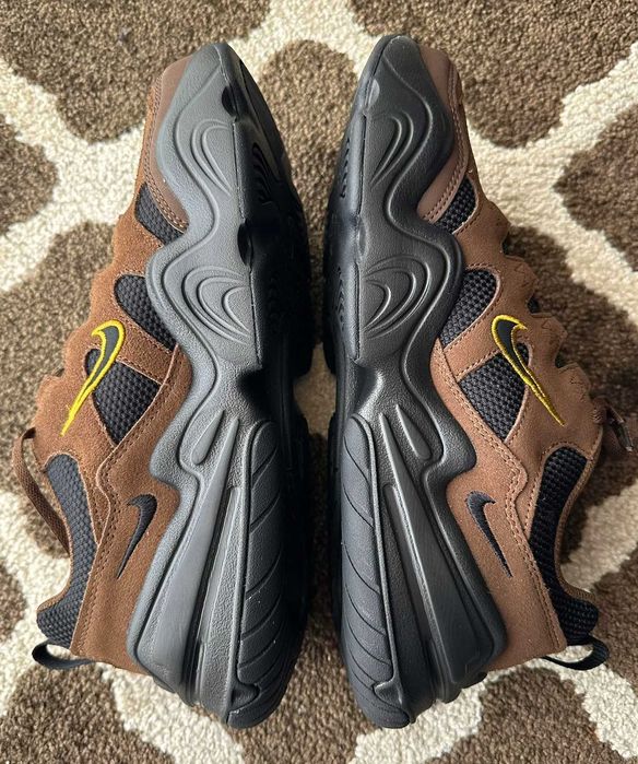 Ténis modelo Nike Tech Hera tamanho 41 castanhos homem sapatilhas