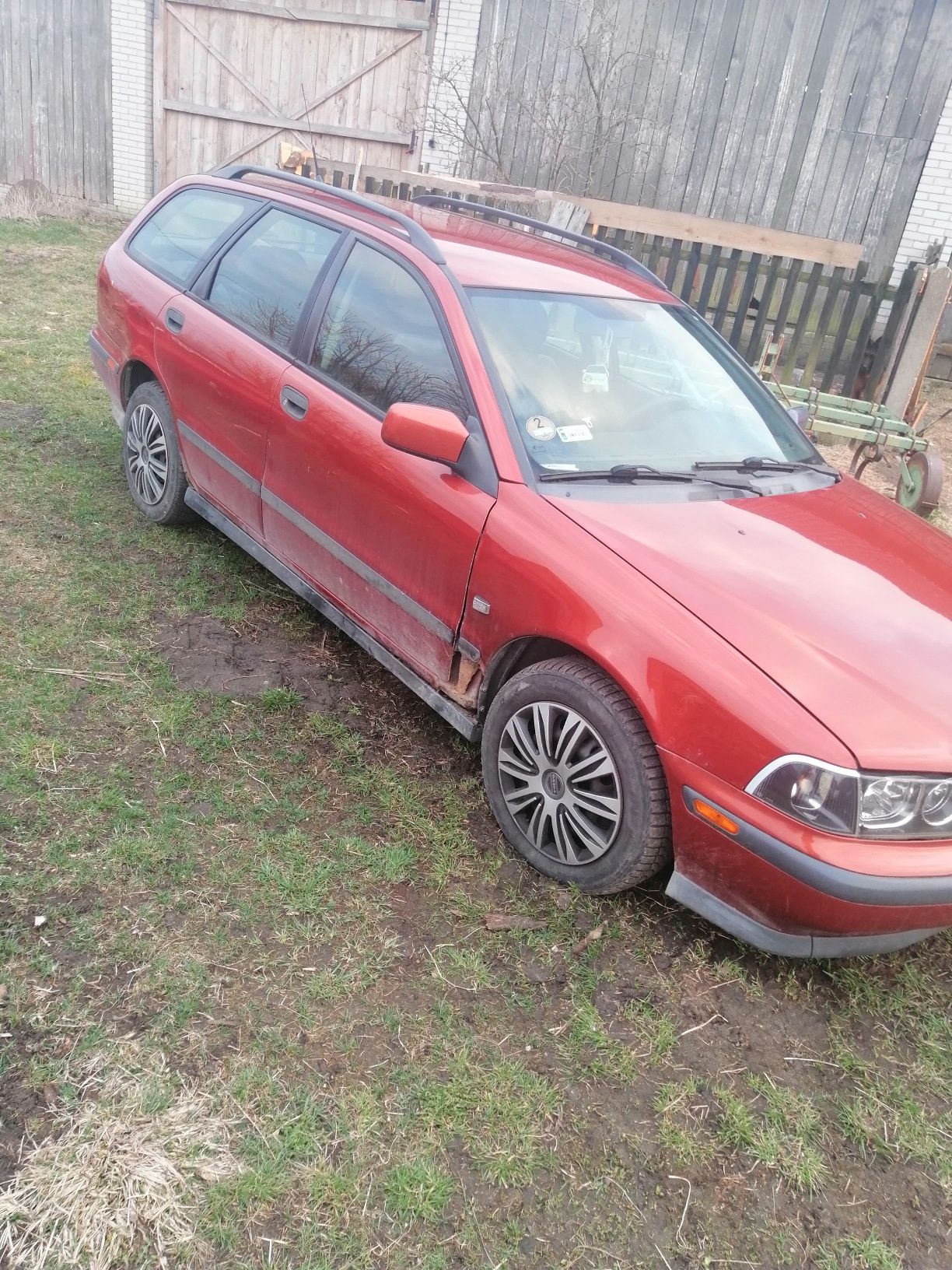 Volvo v40 1.9 Części mechaniczne i blacharskie.